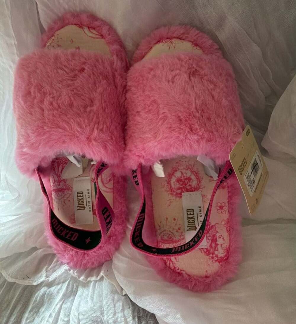Wicked x Katie Kime Slippers Size XL Pink